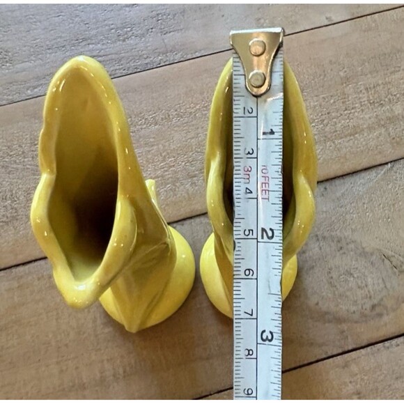 Two Vintage Shawnee USA 1125 Yellow Bud Vases 5 Inches - Picture 9 of 10